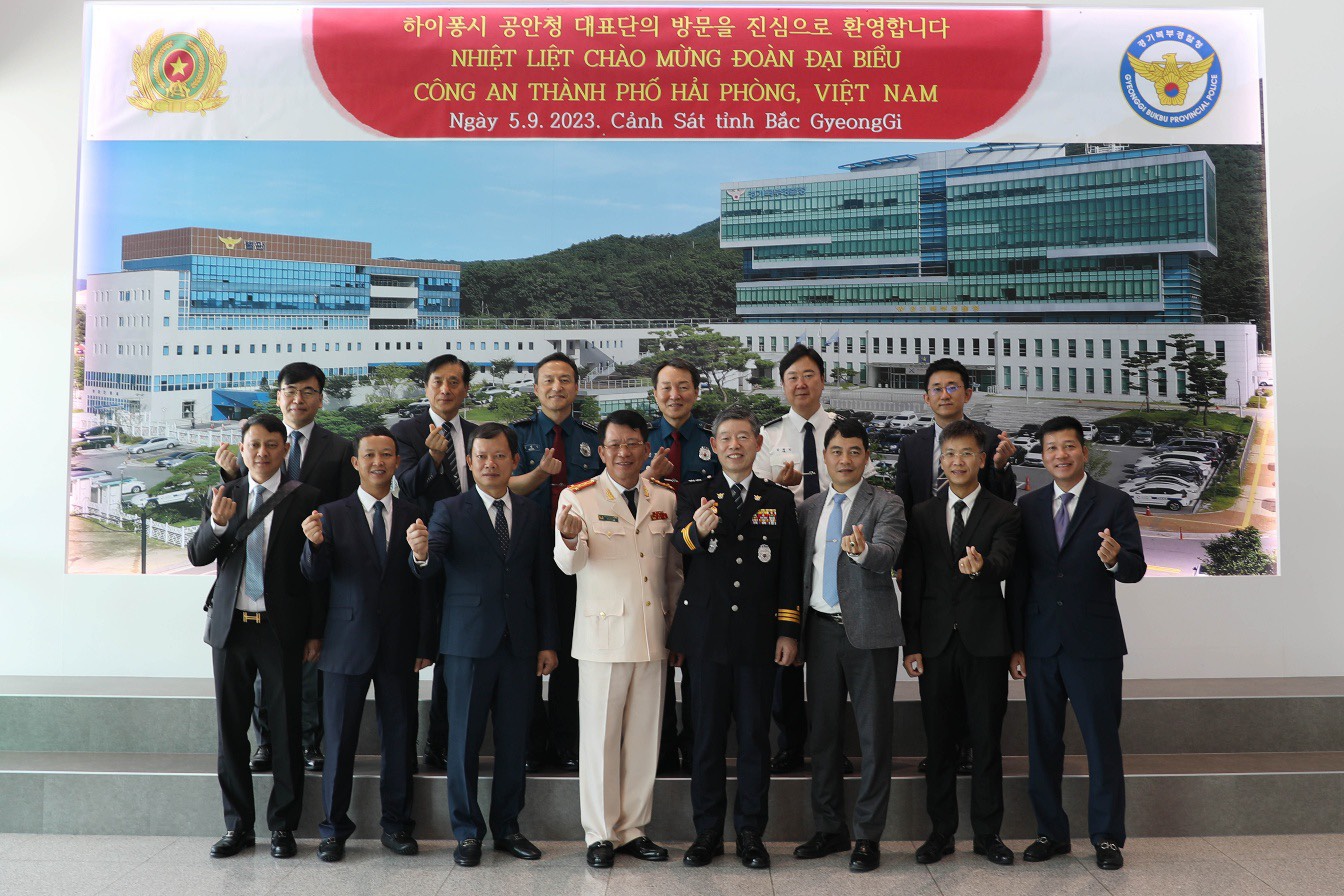 Đoàn công tác Công an thành phố thăm và làm việc với Cảnh sát tỉnh Bắc Gyeonggi, Hàn Quốc